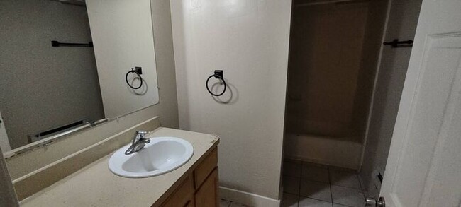Building Photo - Quaint Provo Basement Apartment w lots of ...