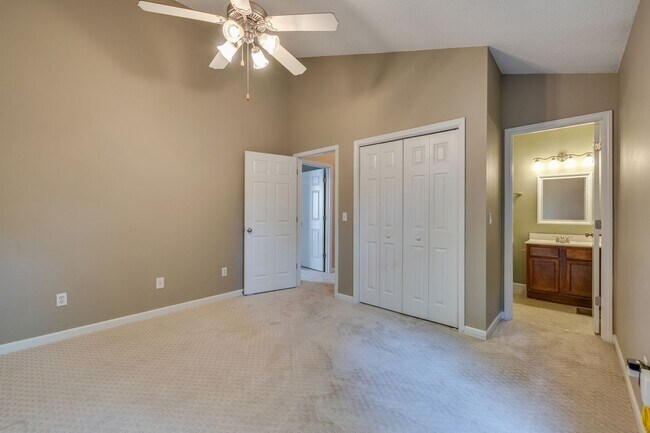 Building Photo - 2 br/ 2.5 bath condo in Johnson City TN