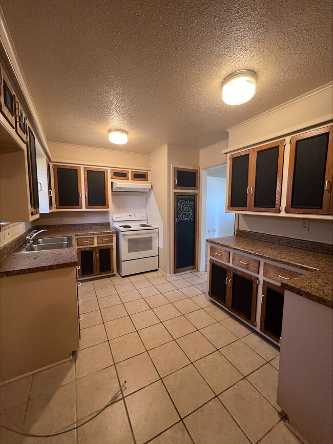 Building Photo - 735 NW 5th St