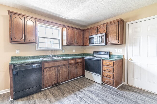 Building Photo - Coming Soon,  Close to Post!