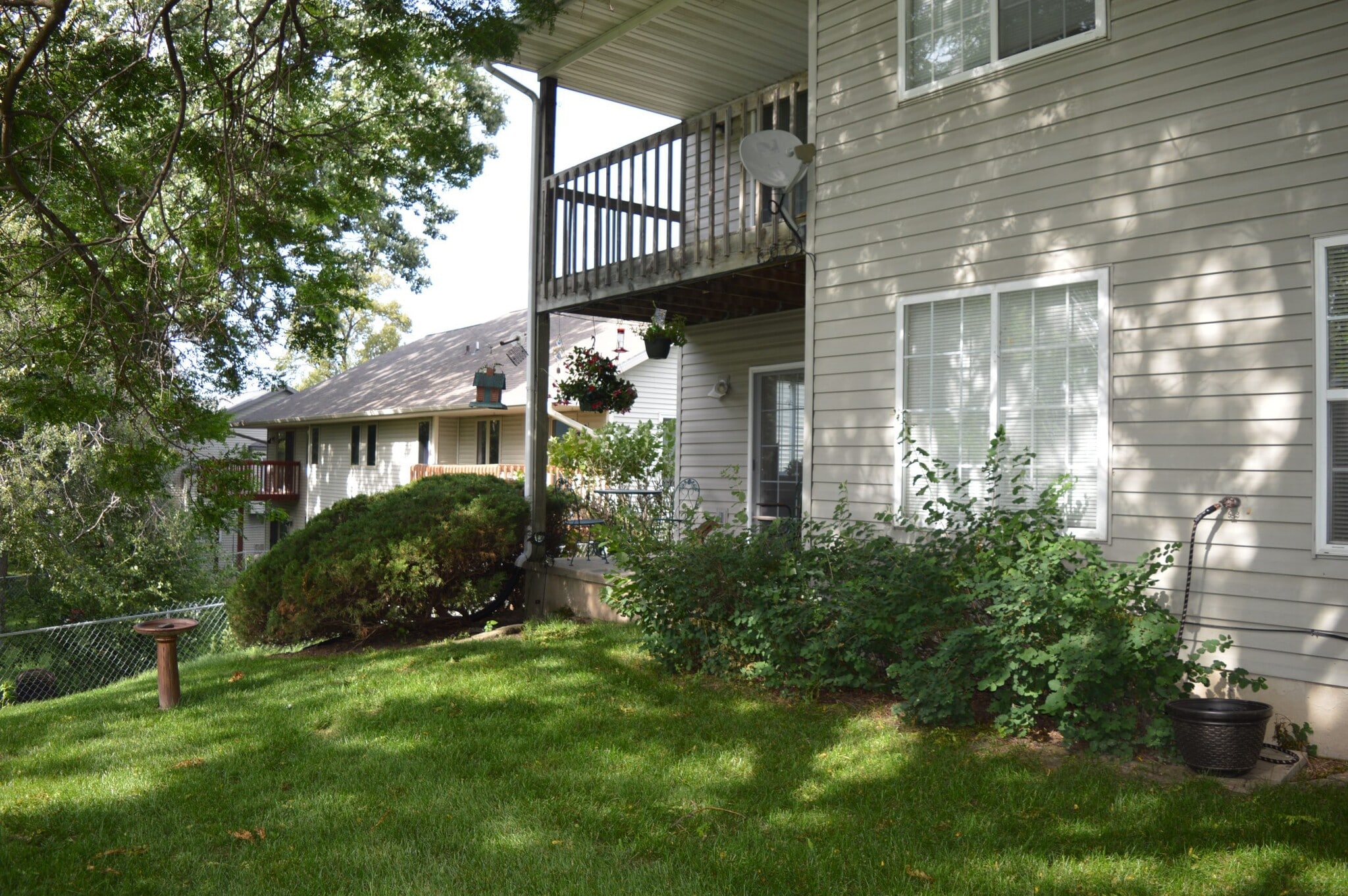Building Photo - 928 N Thompson Dr