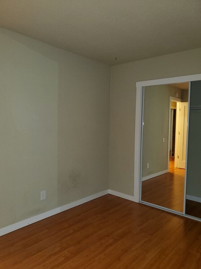 Building Photo - Charming 3 bed / 1 bath Apartment by Downtown