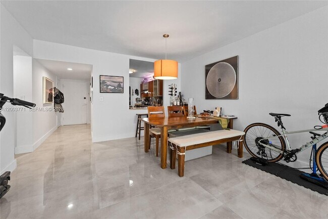 Building Photo - 100 Edgewater Dr