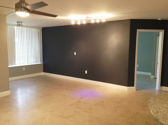 Building Photo - 2850 N Oakland Forest Dr