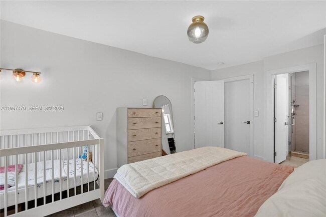 Building Photo - 837 Alberca St