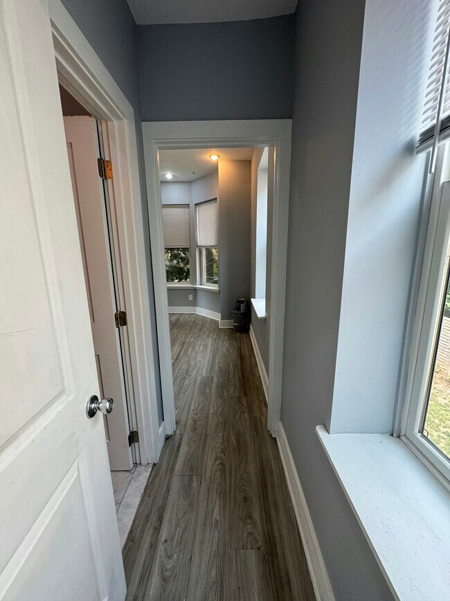 Building Photo - 1522 N Willington, Unit 2