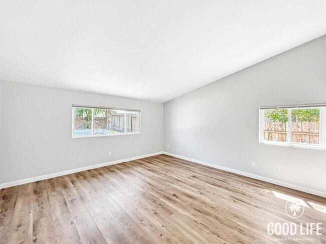 Building Photo - Beautiful 3BD/2BA w/ A/C, In-Unit Laundry, and 2-Car Attached Garage in San Carlos!