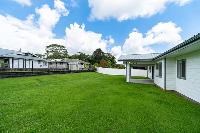 Building Photo - Available in Hilo - 3bd/2ba Home