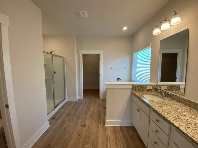 Building Photo - 3398 Southwind Dr