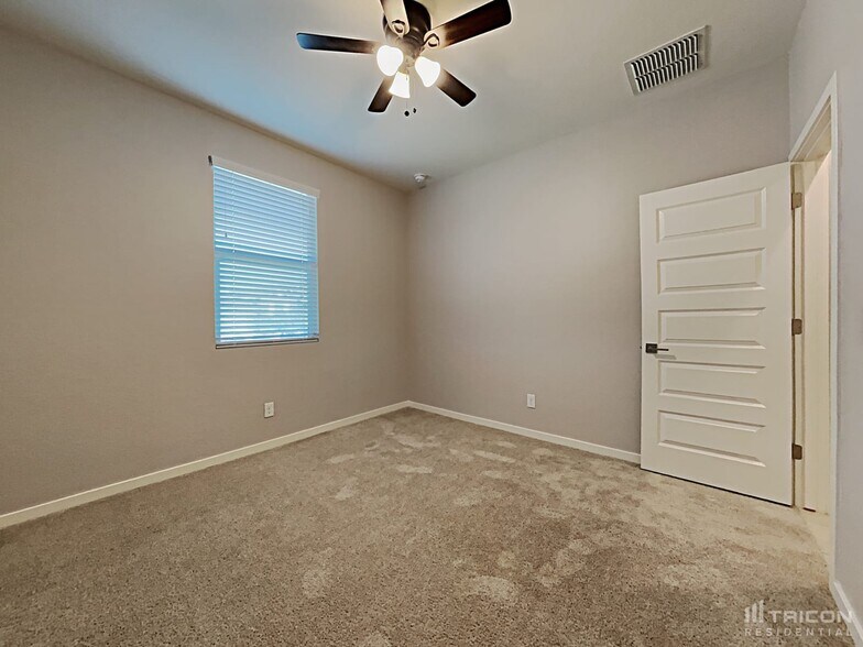 Building Photo - 605 W Cholena Trail
