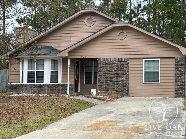 Building Photo - MOVE-IN SPECIAL: $500 OFF 1st MONTH'S RENT!**