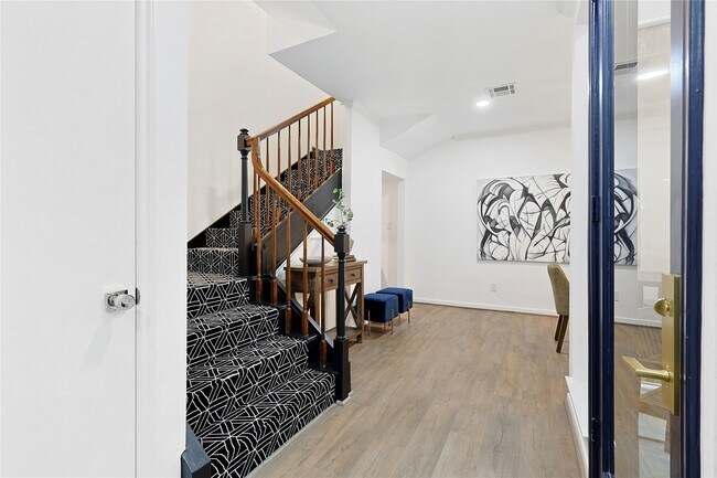 Building Photo - 526 Colquitt St