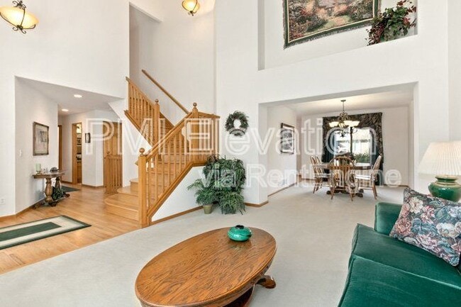Building Photo - 829 W Sparrow Hawk Dr