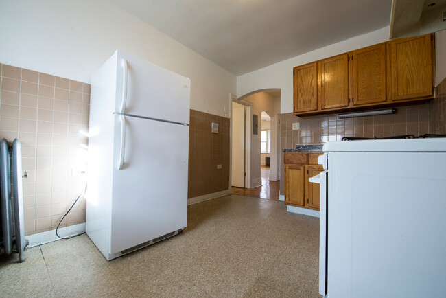 Kitchen - 7801-11 S Kingston