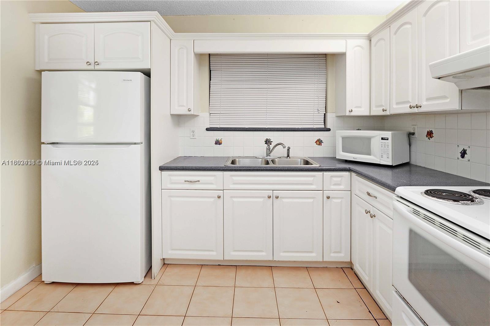 Building Photo - 2500 SW 113th Ct