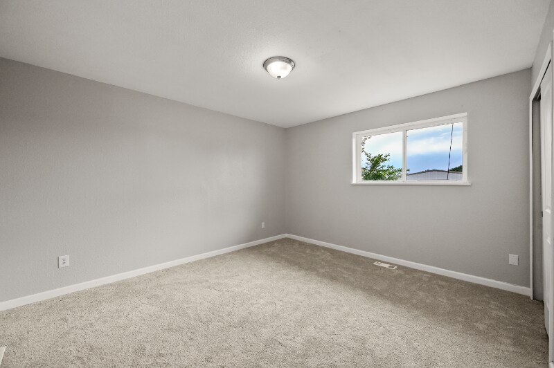 Building Photo - 5520 Coyote Ln