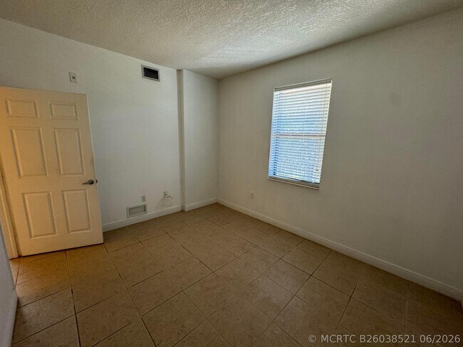 Building Photo - 6729 Coral Lake Dr