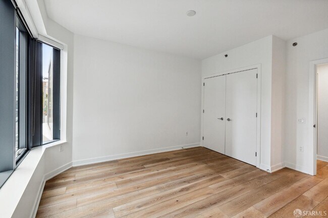 Building Photo - 280 Spear St