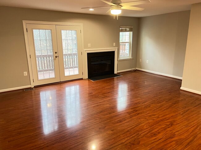 Building Photo - 5102 Spring Branch Blvd