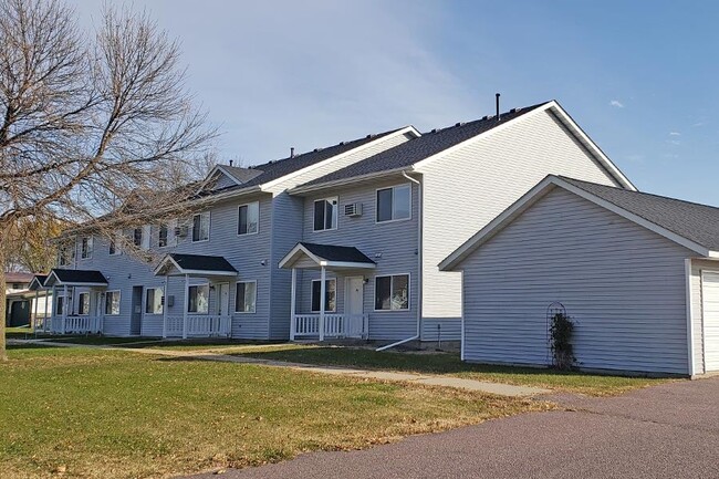 Building Photo - MEADOWVIEW TOWNHOMES