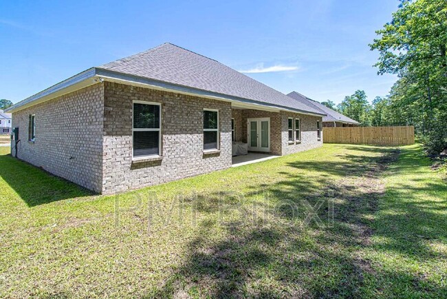 Building Photo - 12253 Savannah Cir