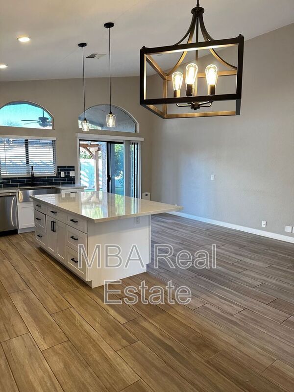 Building Photo - 1722 S Gilmore Cir