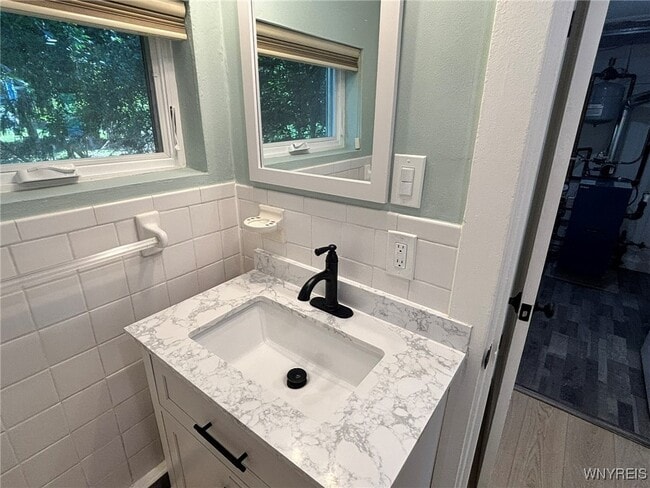 Building Photo - 706 Hilliker Ct