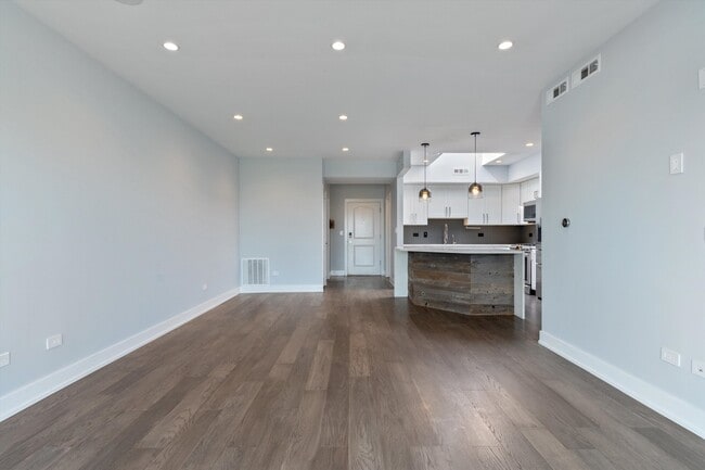 Building Photo - 635 Perrie Dr