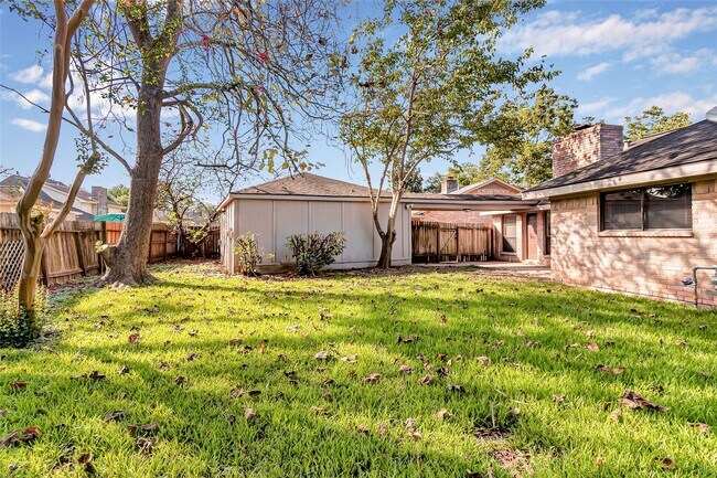 Building Photo - 2710 Green Fields Dr
