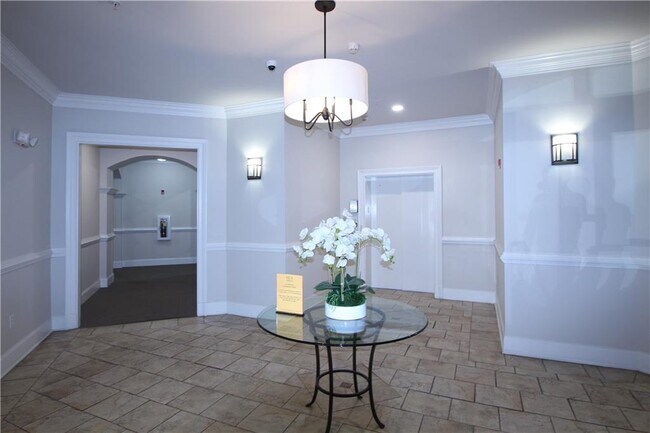 Building Photo - 11 Perimeter Center E