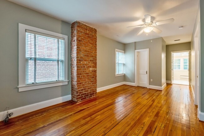 Building Photo - Classic Chevy Chase Charm in NW DC Availab...