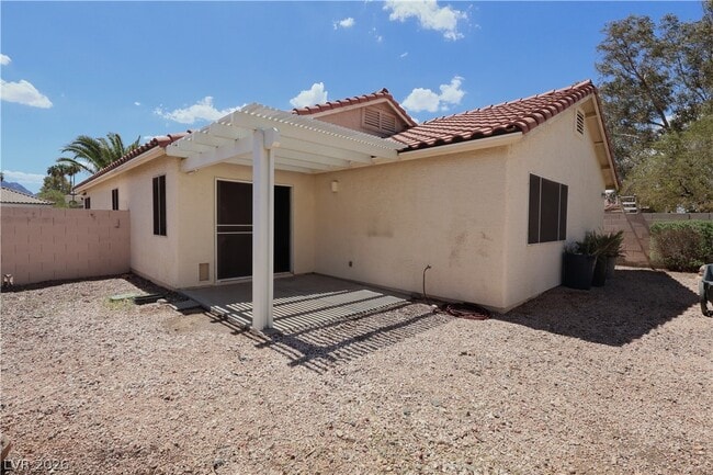 Building Photo - 994 Trackers Glen Ave