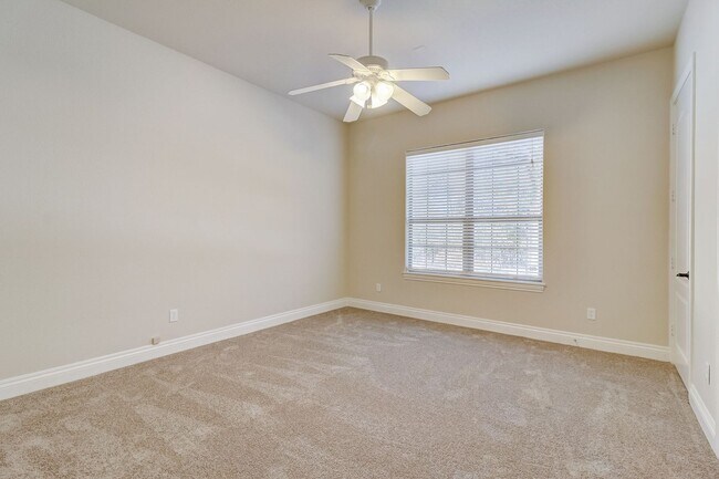 Building Photo - July Move-In Special - Spring Branch Oasis...
