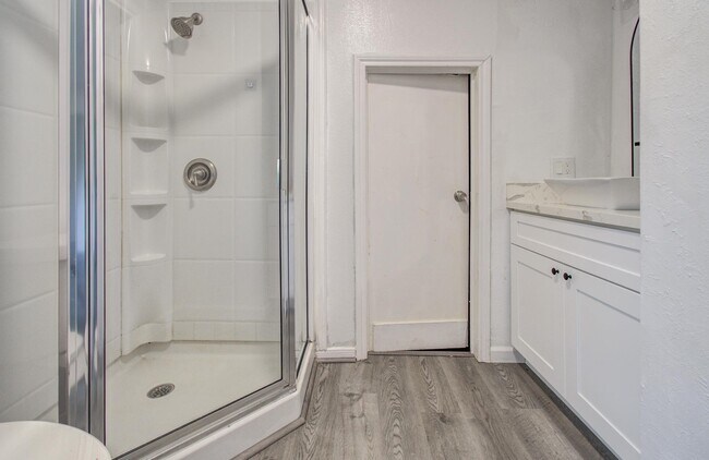Building Photo - 808 Stone Mountain Dr