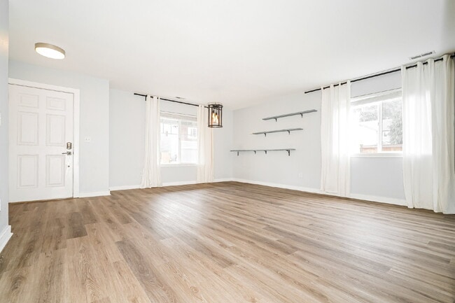 Building Photo - Updated 4 bedroom home in Devonshire neighborhood!