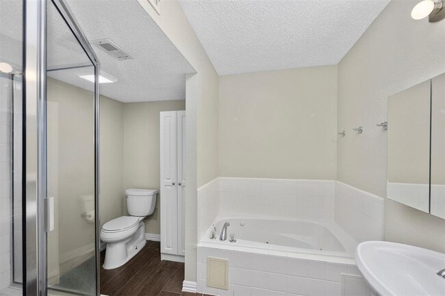 Building Photo - 3807 Cedar Valley Dr