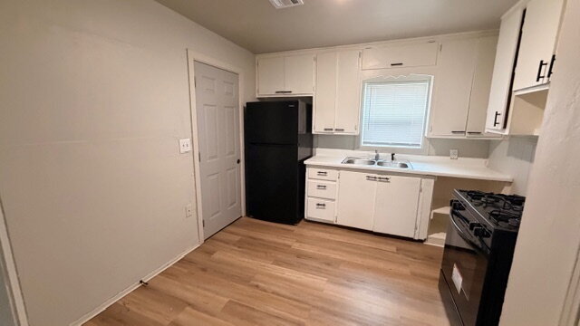 Building Photo - Comfortable Brick Home with a Huge Yard