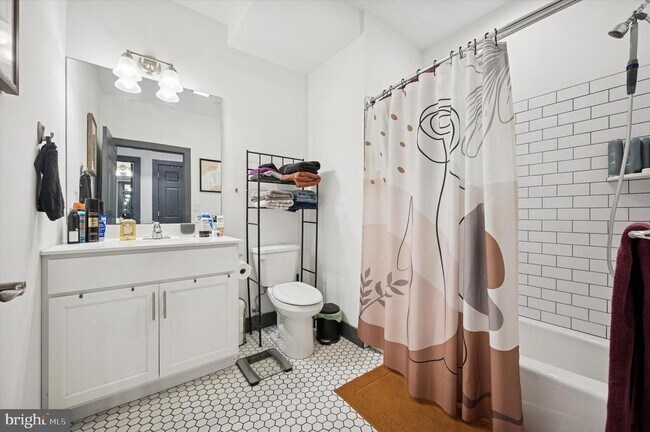 Building Photo - 124 Levering St