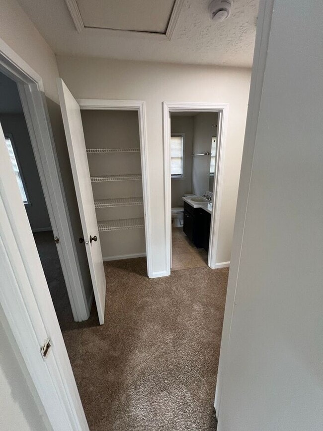 Building Photo - Available now!!! 2 Story townhome across from Briscoe Park!!