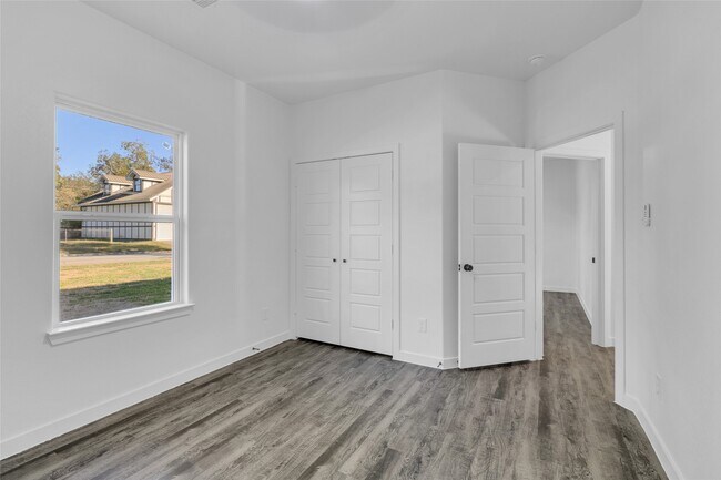 Building Photo - 401 E Martin Luther King Blvd