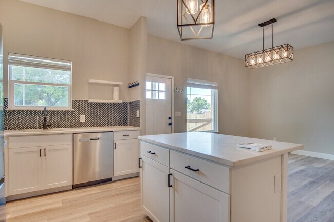 Building Photo - Fully Remodeled 2BR/2BA Attached Home with Garage, Modern Finishes, Park Views & Prime Downtown P...