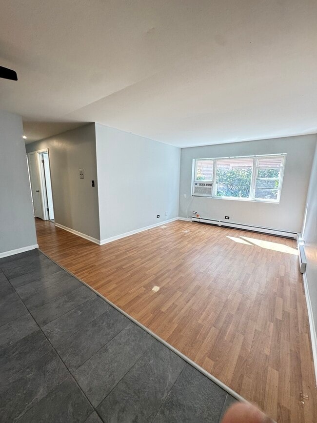 Building Photo - 727 S Maple Ave
