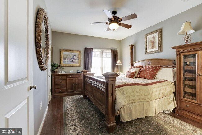 Building Photo - 930 N Columbus St