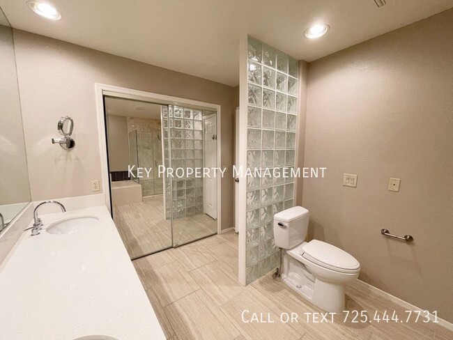 Building Photo - REMODELED 2 BEDROOM 2 BATH TOWNHOME ON THE...