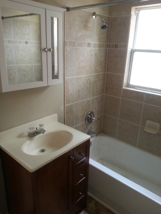 Building Photo - 1413
