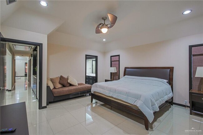 Building Photo - 45 Toronto Ave