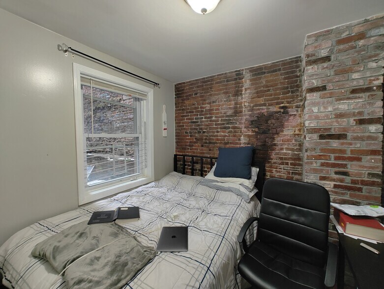 Primary Photo - 43 Anderson St