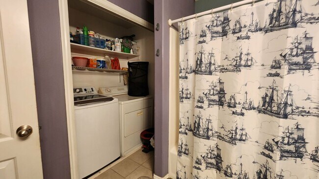 Building Photo - Lau