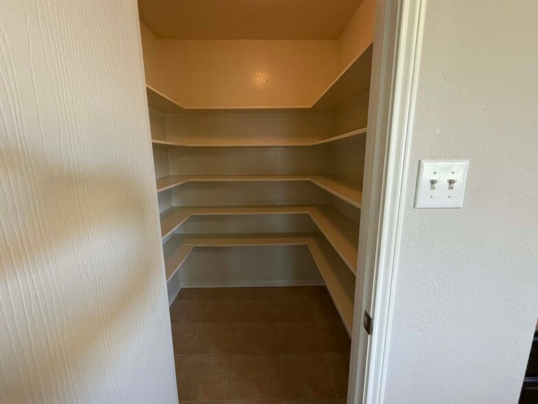 Building Photo - 9403 Sunflower Ridge Ln