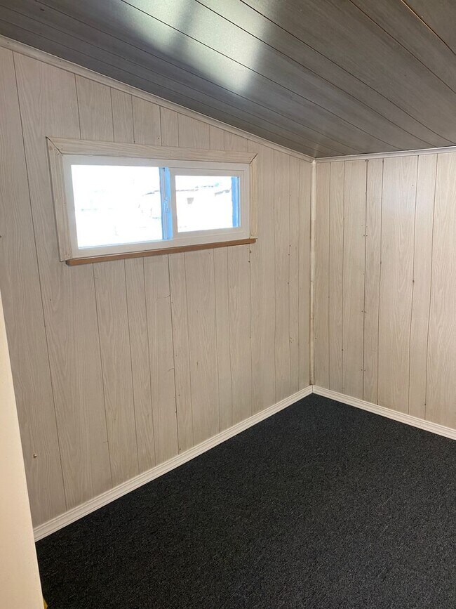 Building Photo - Pet Friendly Cozy 2 Bedroom on Mae Valley ...